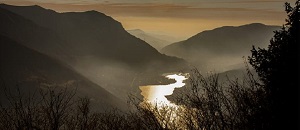 La Sala del Camino della Biblioteca civica di Sovere ospiterà da sabato 24 novembre a sabato 8 dicembre 2018 l'iniziativa ''Per sentieri di parole, l'acqua raggiunse il monte'', mostra di fotografie di Claudio Tonsi accompagnate dalle poesie di Katia Plebani.  L'inaugurazione si terrà sabato 24 novembre alle ore 17.00.