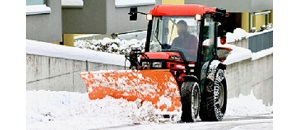 Il Comune di Sovere ha avviato un'indagine di mercato per l'appalto del servizio di spazzamento neve e trattamento antigelivo sulle strade e marciapiedi di proprietà comunale per le stagioni invernali 2019/2020 e 2020-2021, con eventuale opzione sulla stagione invernale 2021-2022. Tutti gli operatori economici interessati, muniti dei necessari requisiti, sono invitati a comunicare il proprio interesse a partecipare alla successiva procedura negoziata compilando ed inviando il modulo "A" all'Ufficio Tecnico comunale preferibilmente via pec (posta elettronica certificata) all’indirizzo tecnico@pec.comune.sovere.bg.it entro le ore 12:00 del 2 settembre 2019.