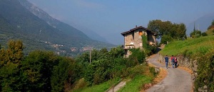 Giovedì 4 aprile 2019 l'Auditorium comunale di via Sen. Silvestri n. 1 ospiterà l'incontro dal titolo ''I cammini della Via Valeriana e della Via di Carlo Magno: a piedi lungo la valle Camonica''.  Nel corso della serata, che avrà inizio alle ore 20:30, interverranno Andrea Grava e Antonio Votino del gruppo ''Amici della Via Valeriana'' (Immagine tratta dalla locandina dell'evento)